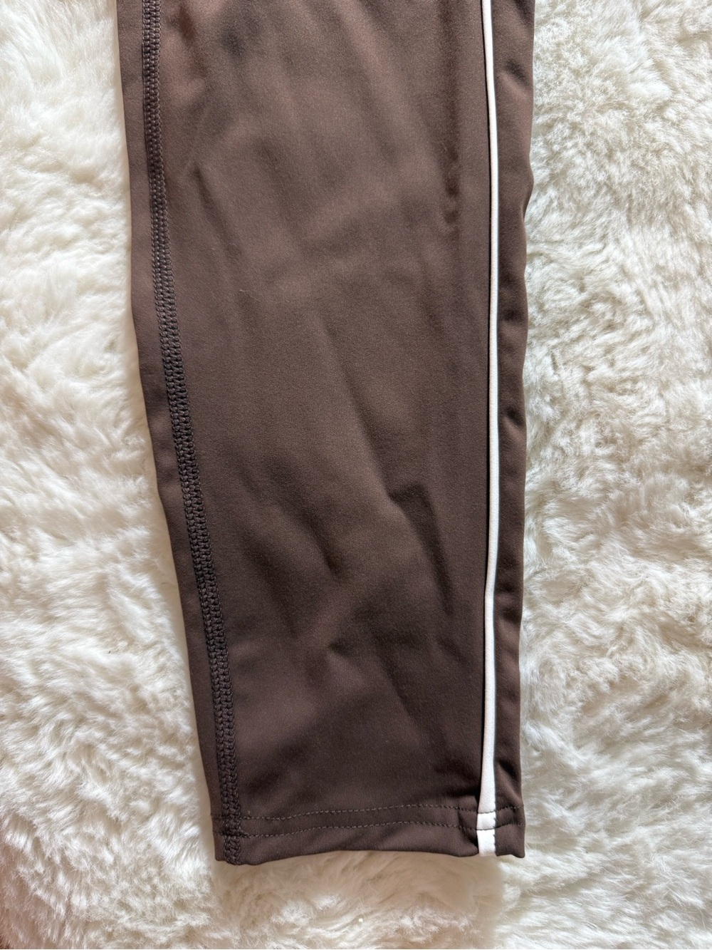 Posie Active Brown Workout Set with White Trim - Picture 5 of 6